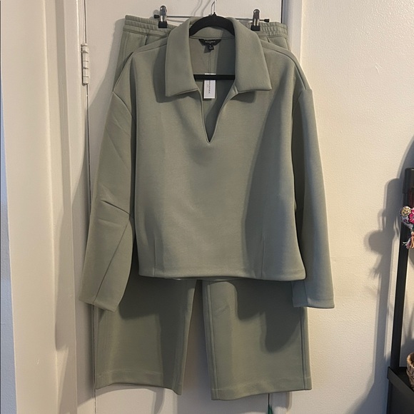 Banana Republic Light Green Set - Picture 1 of 12